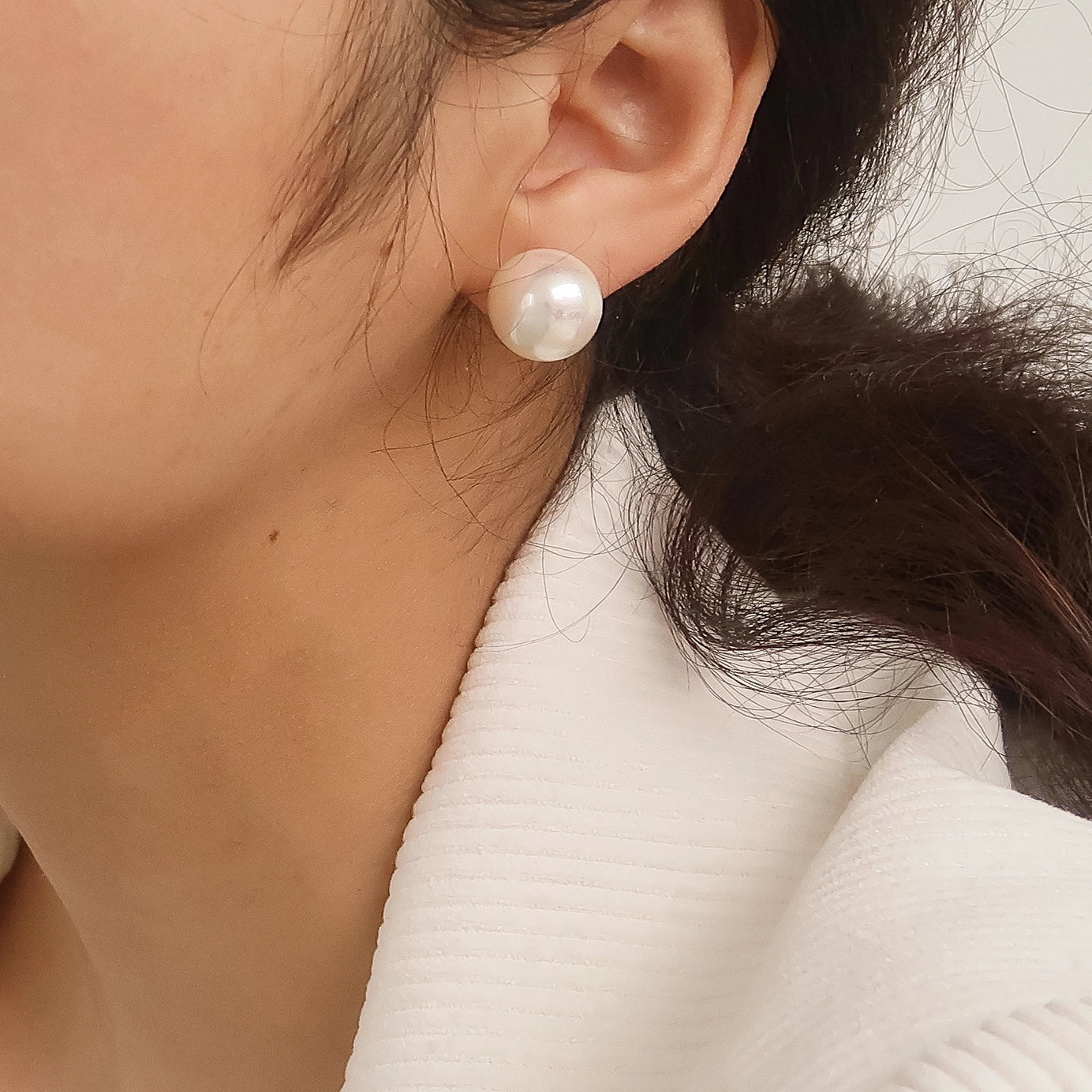 amrae_pearl_stud_2.webp