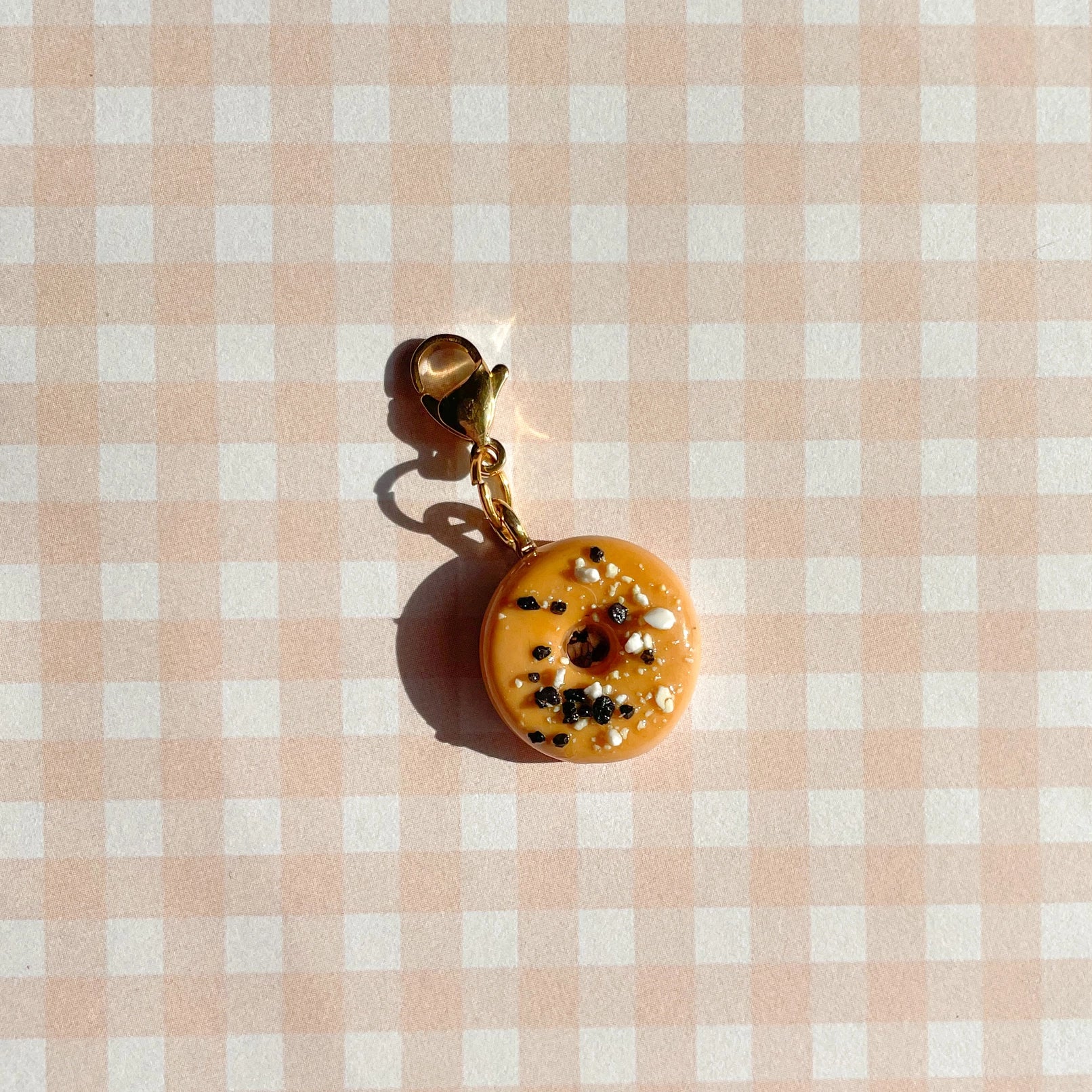 bagel_bag_charm_4_acf5d256-fcd7-48a7-b480-7e4c020aef39.webp