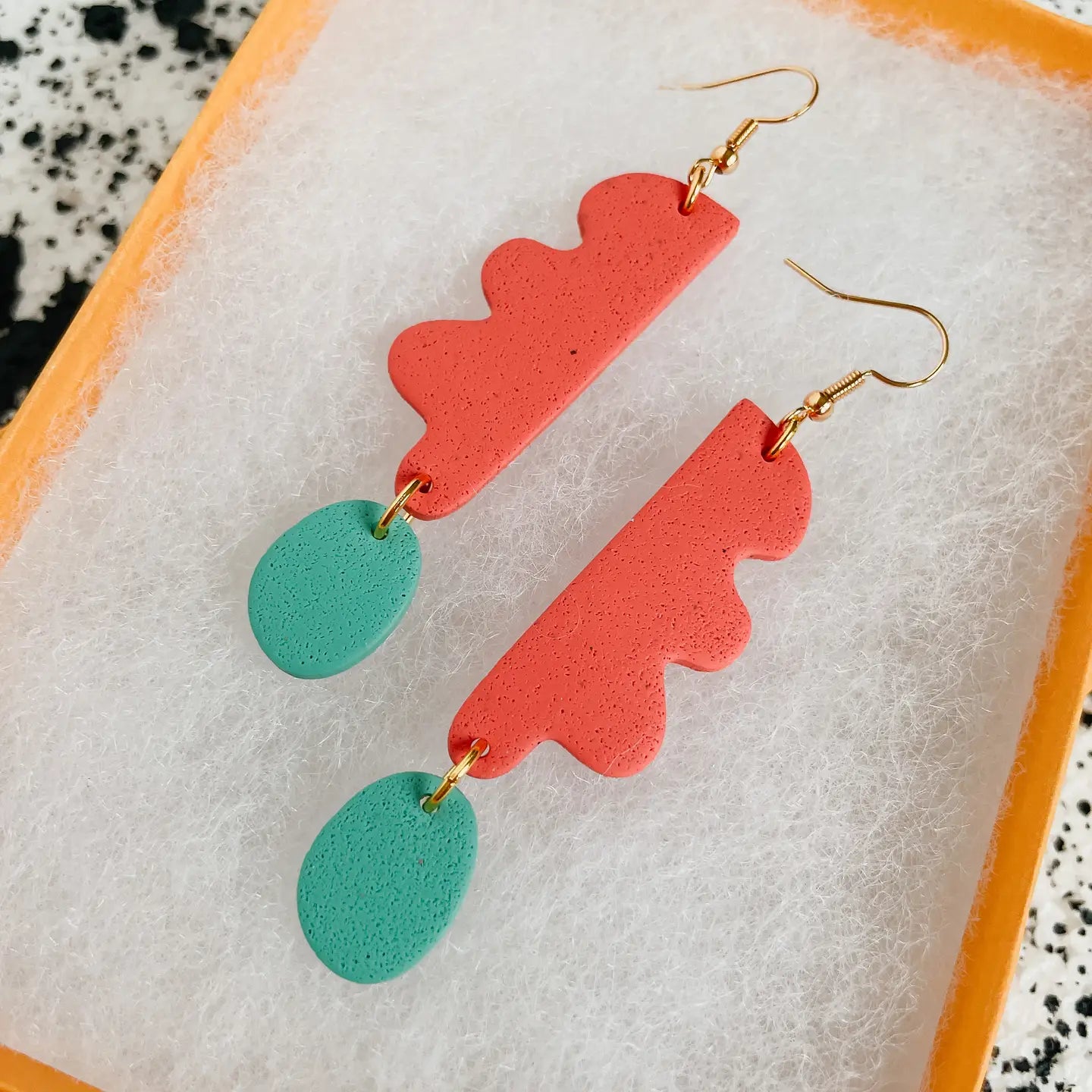 coral_way_days_earrings_2.webp
