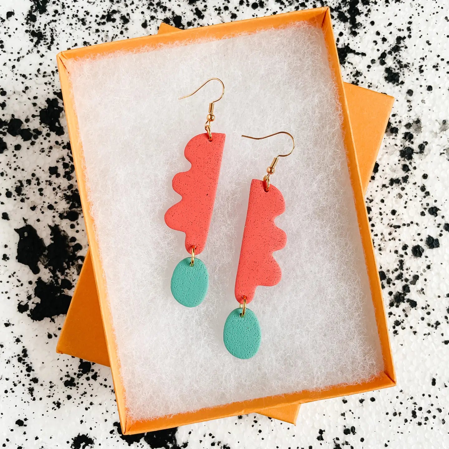 coral_way_days_earrings_3.webp
