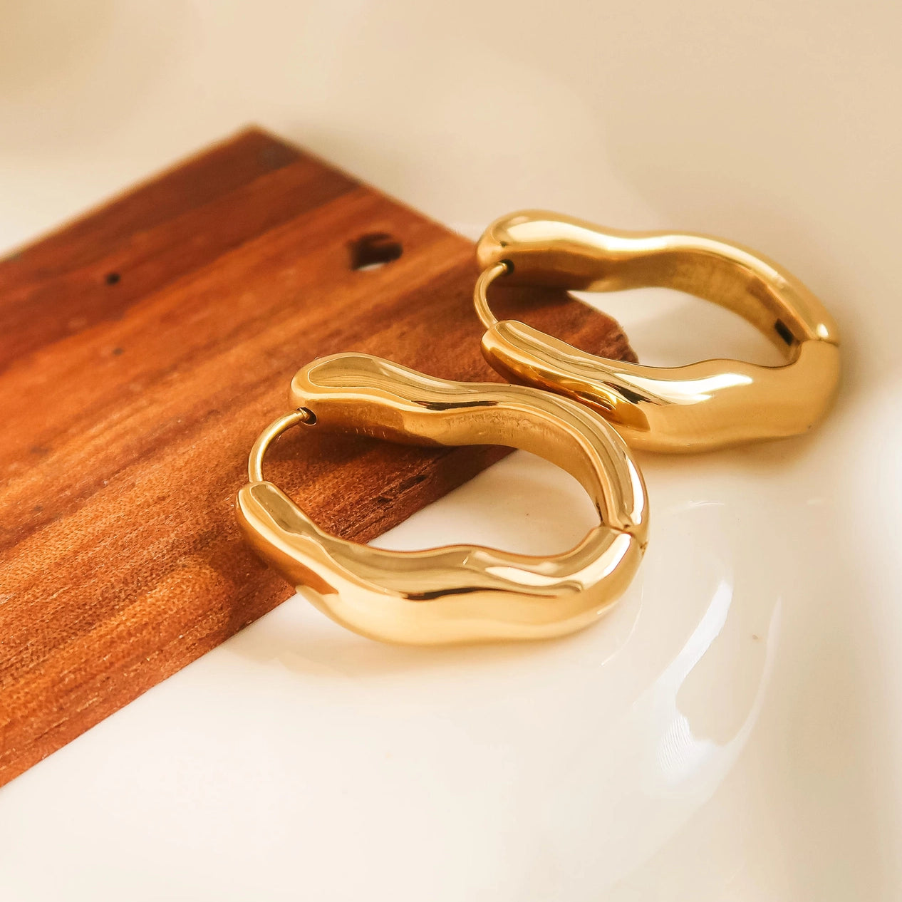 darcy_oval_hoops.webp