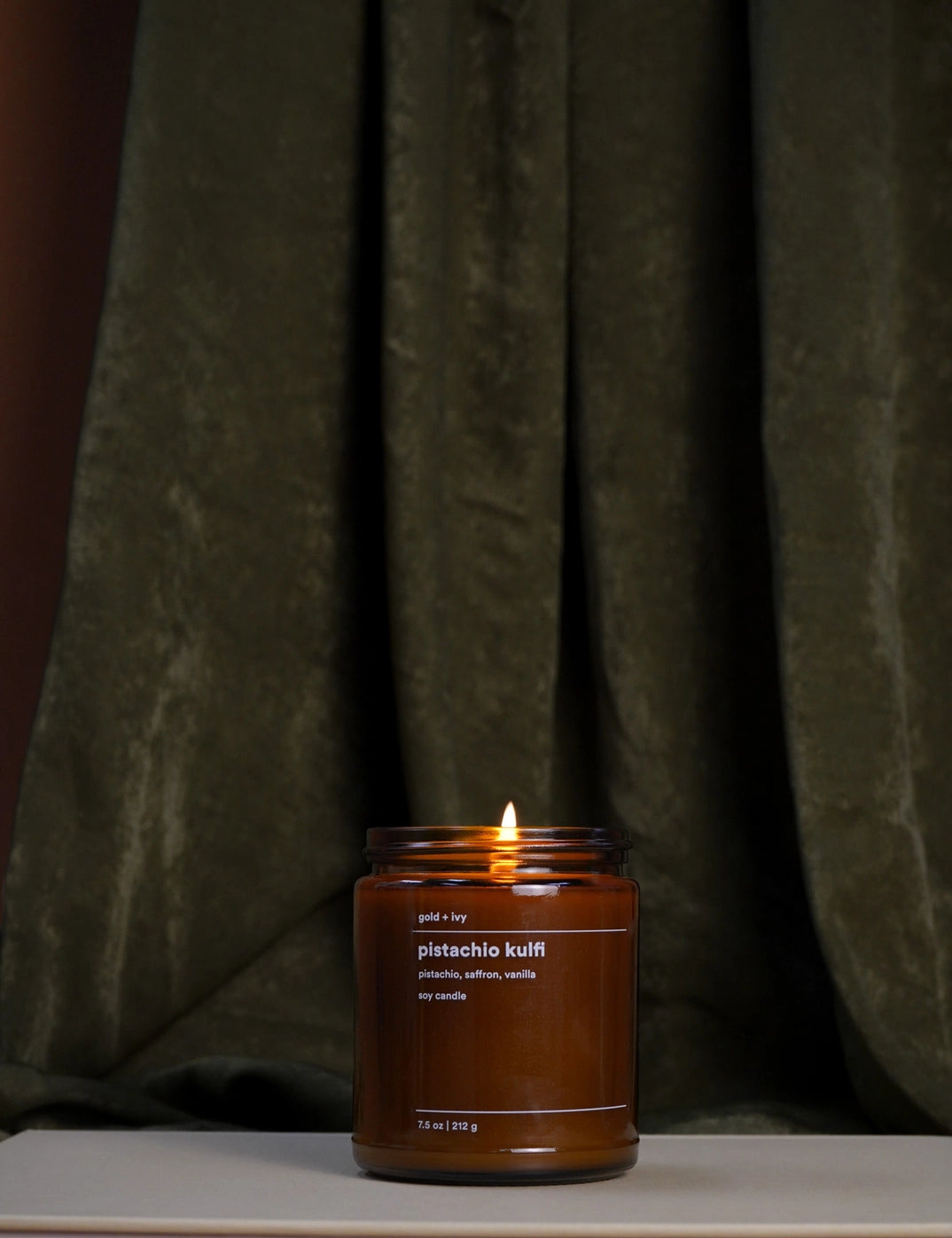 gold_ivy_pistachio_kulfi_candle_2.webp