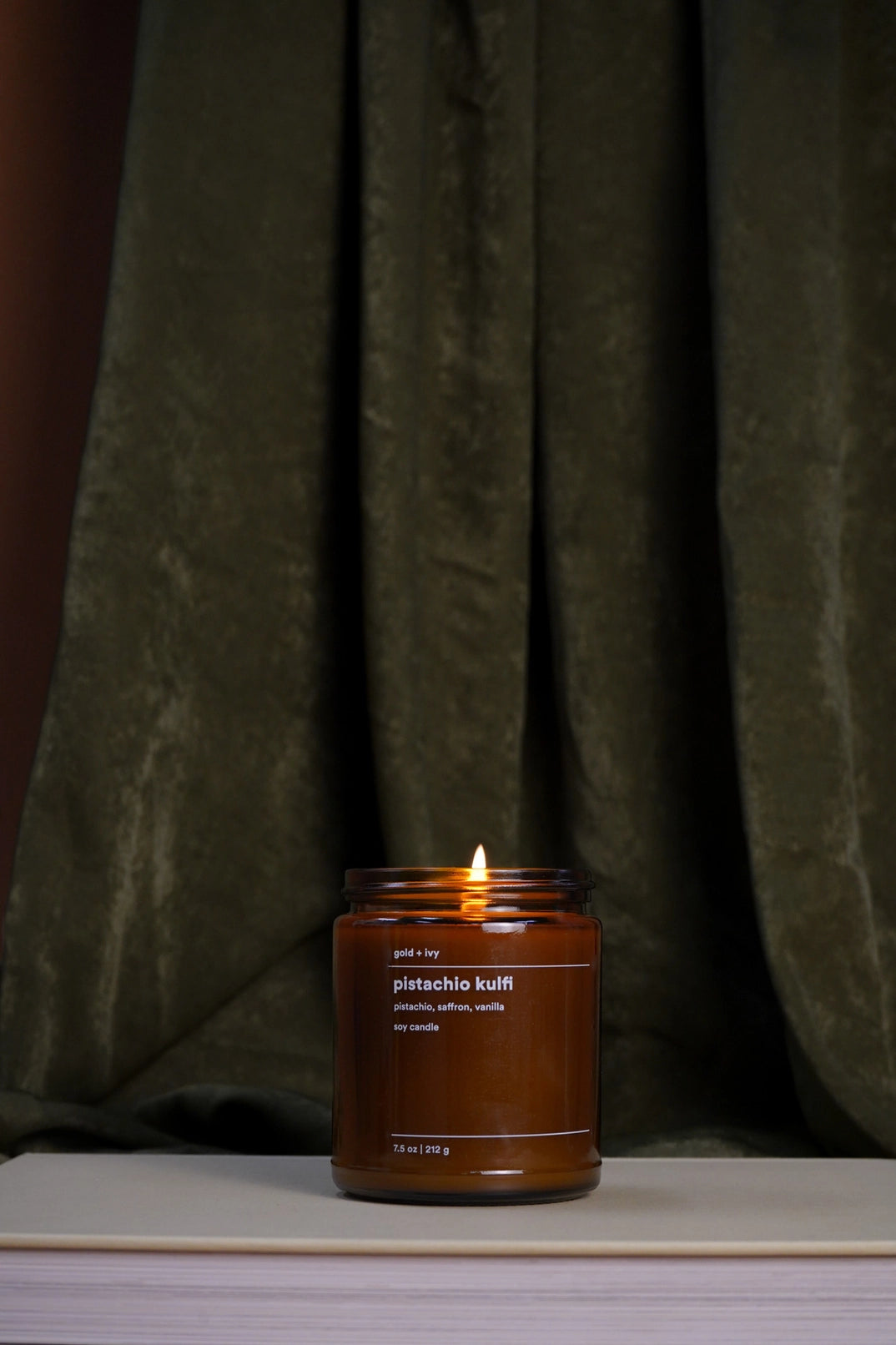 gold_ivy_pistachio_kulfi_candle_2.webp