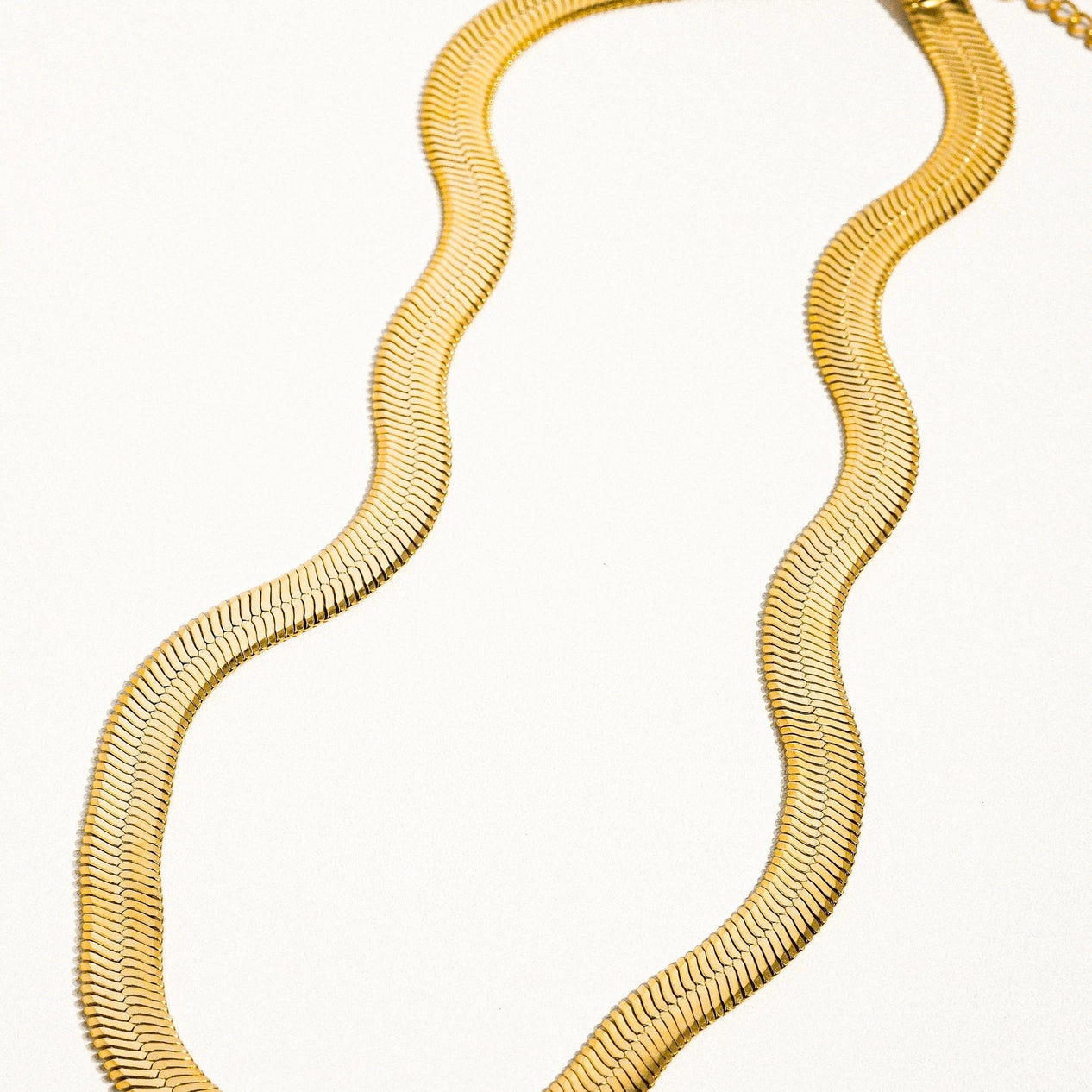 juliana_snake_necklace_2.webp