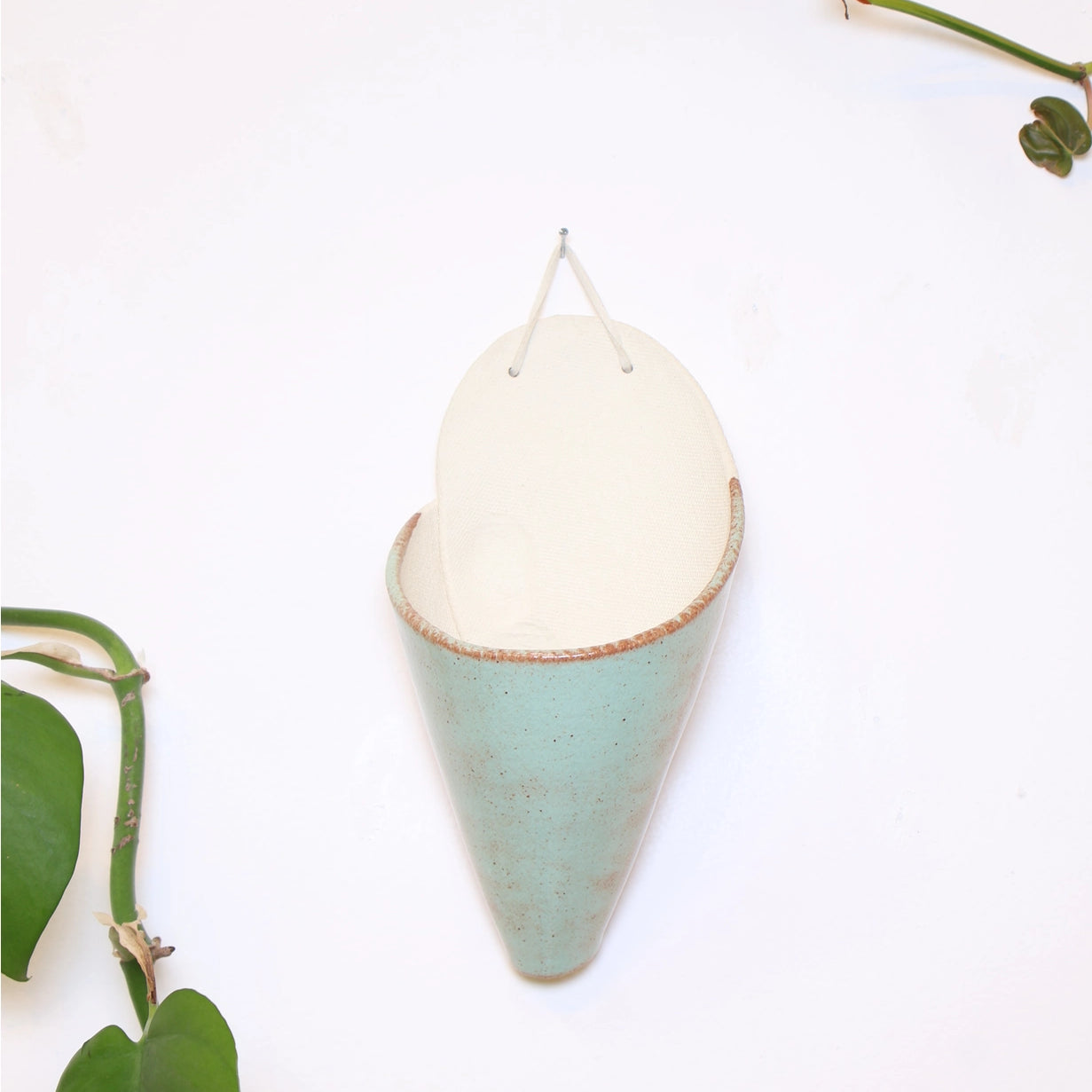 large_ceramic_cones_pistachio_2.webp