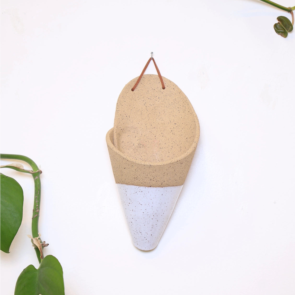 large_ceramic_cones_speckled_white_2.webp