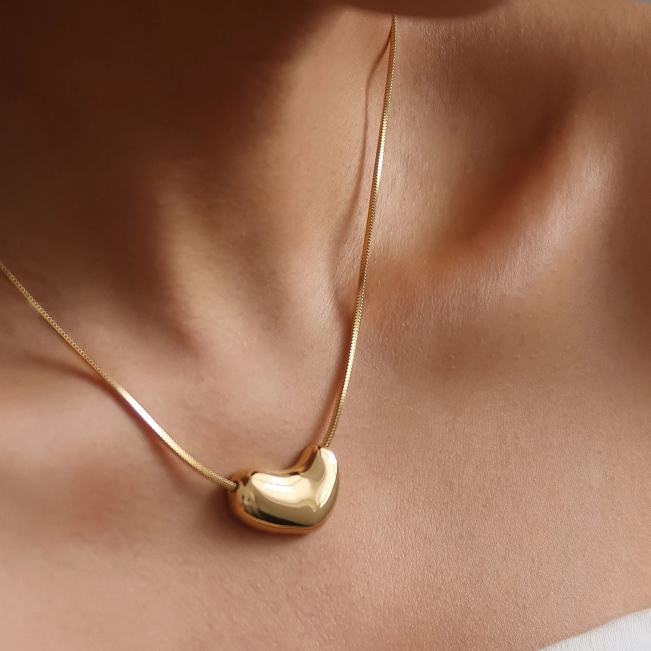 louis_heart_necklace_5.webp