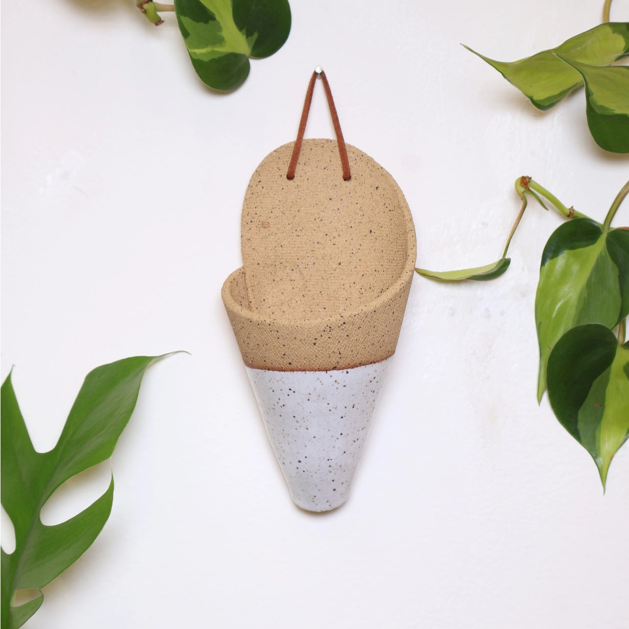 medium_ceramic_cone_speckled_white_2.webp