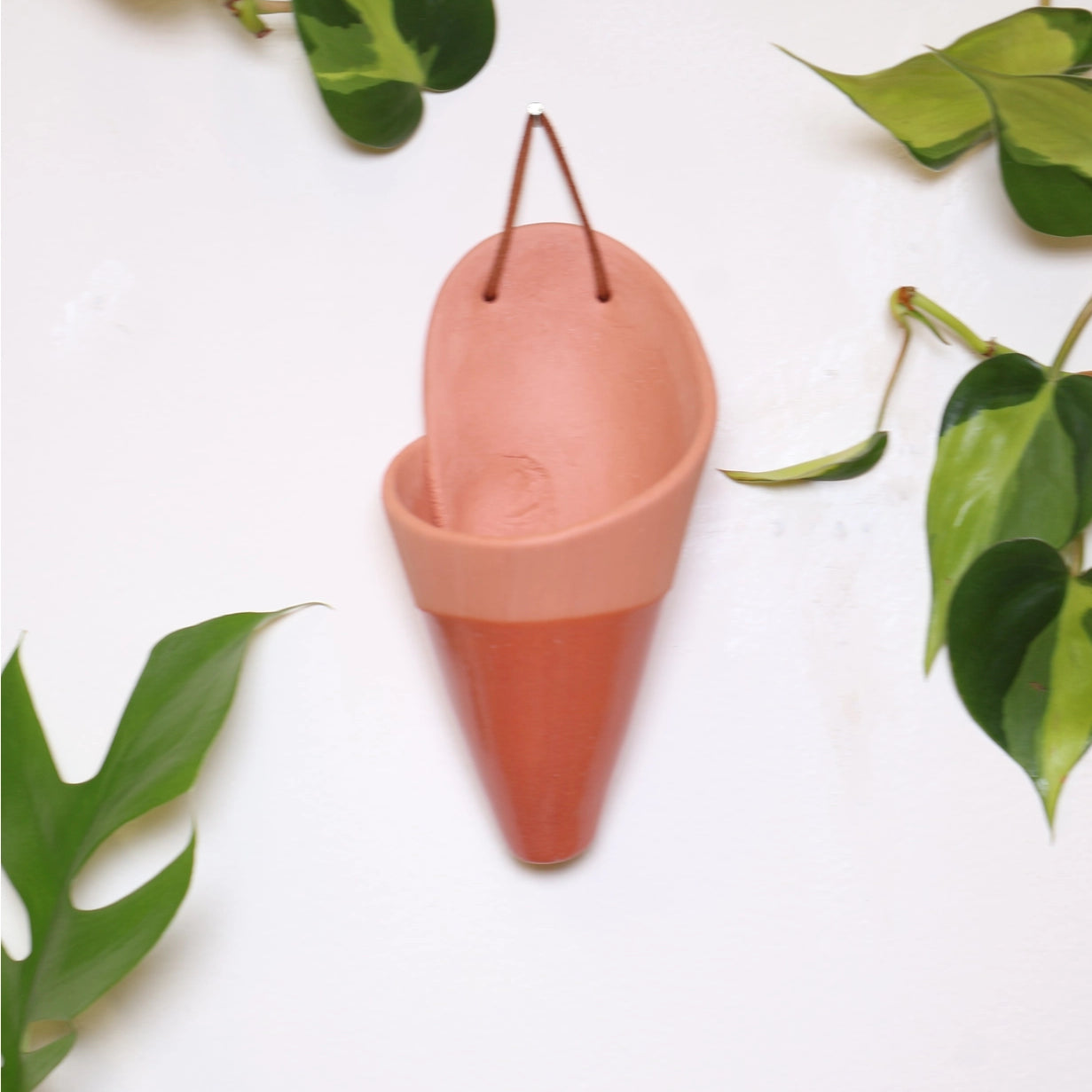 medium_ceramic_cone_terracotta_2.webp