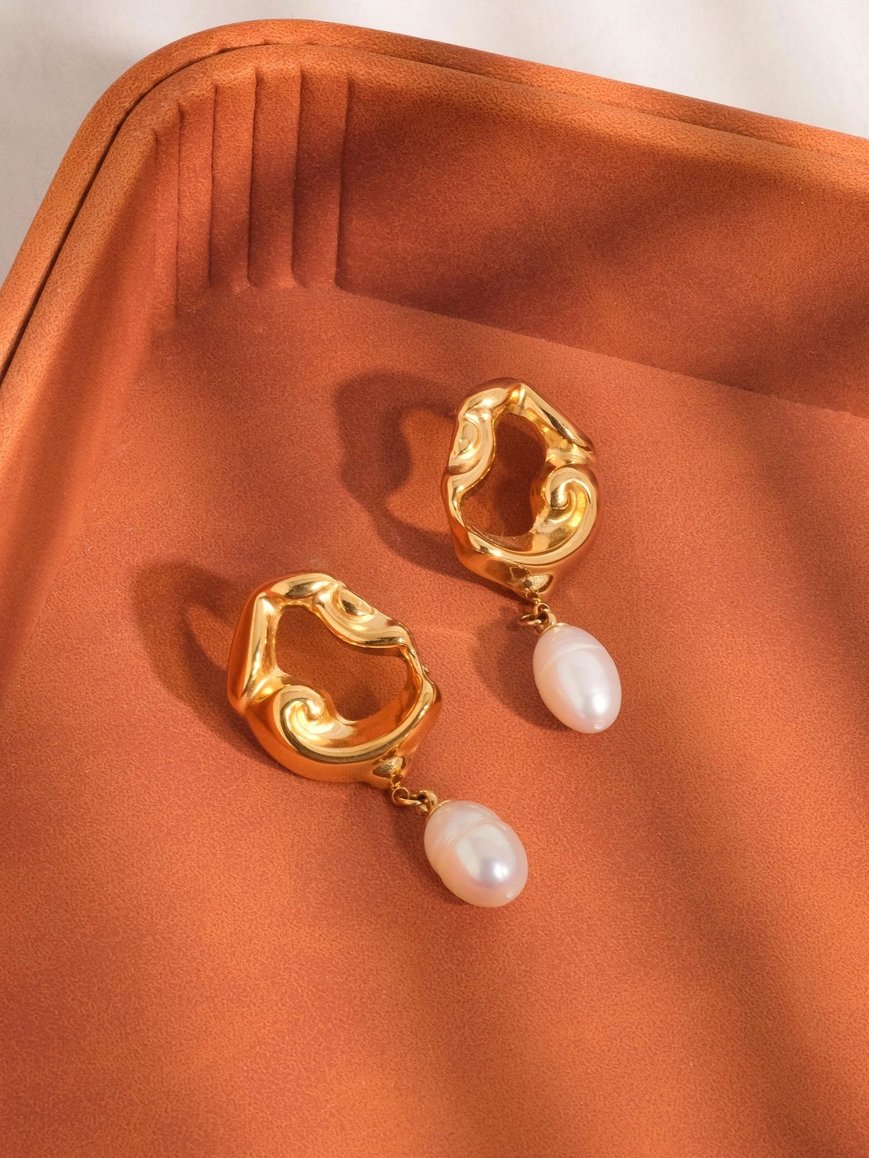 Nerissa Abstract Pearl Earring