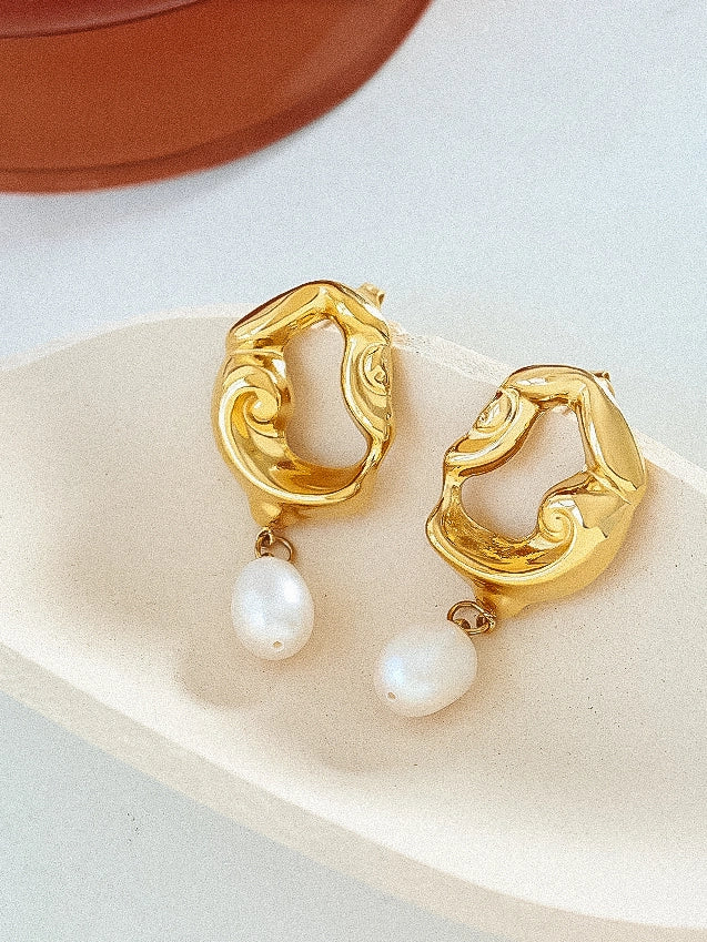 Nerissa Abstract Pearl Earring