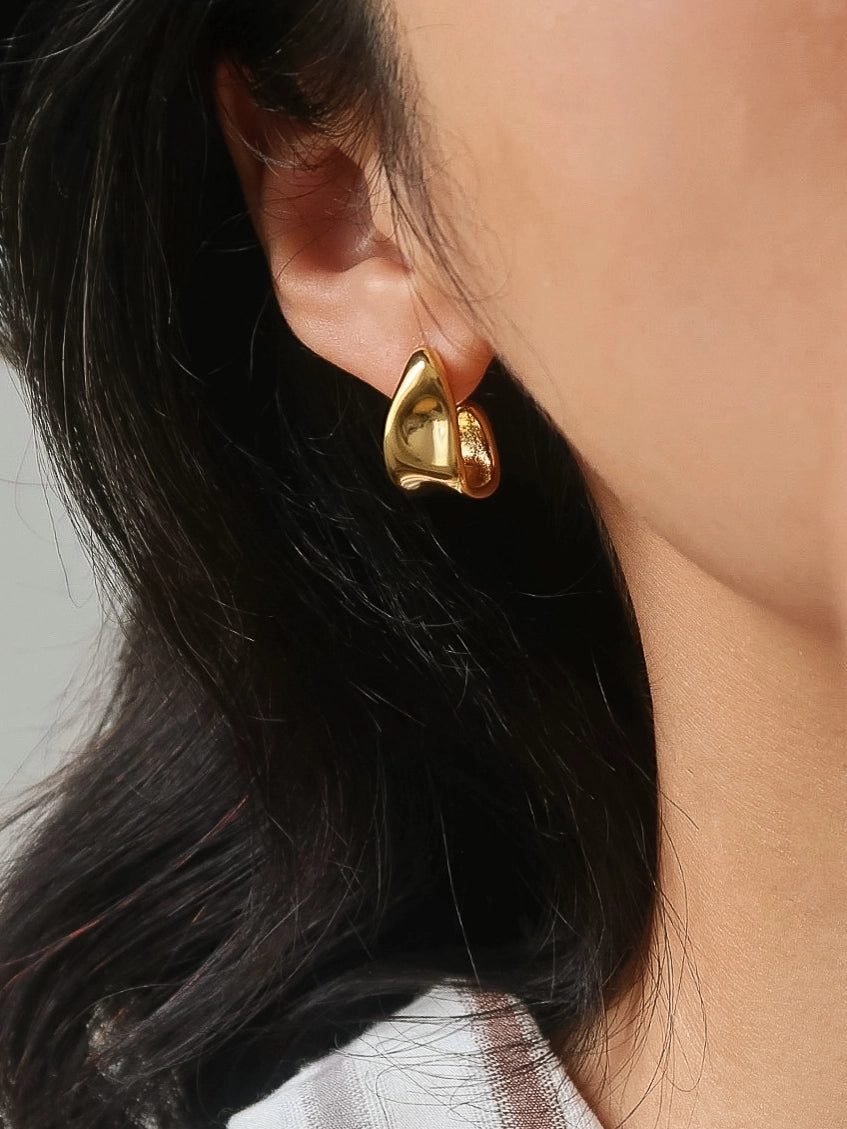 Ninelle Sculpted Wave Hoop Earrings