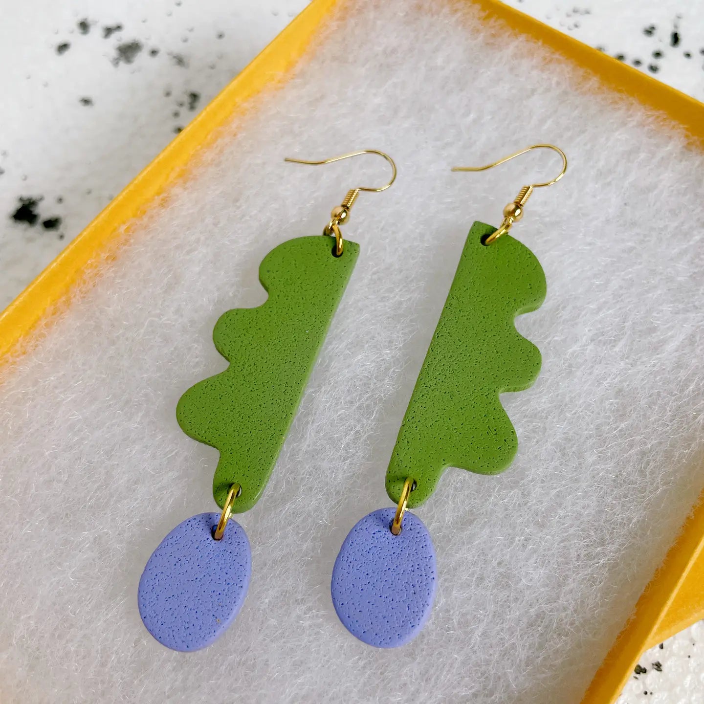 sage_way_days_earrings_2.webp