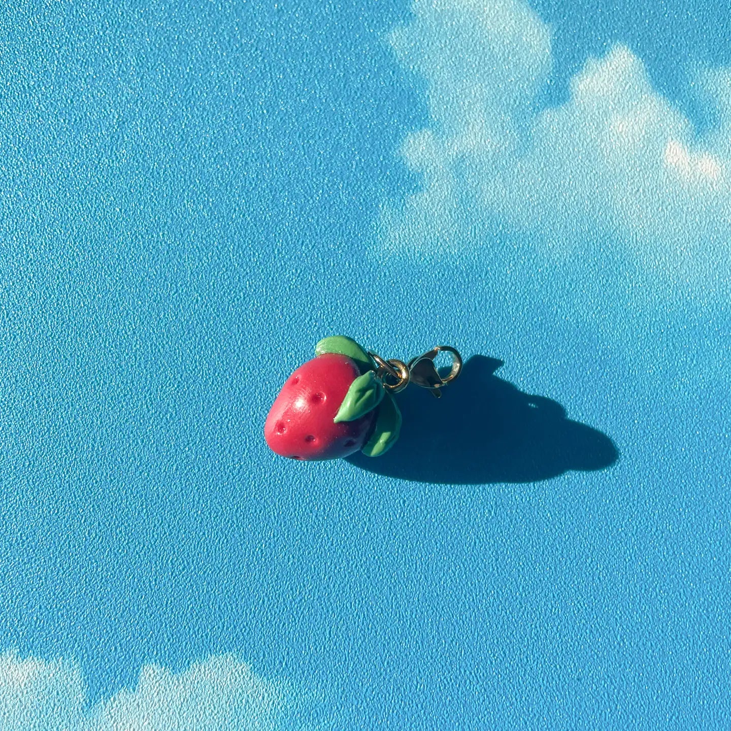 strawberry_bag_charm.webp