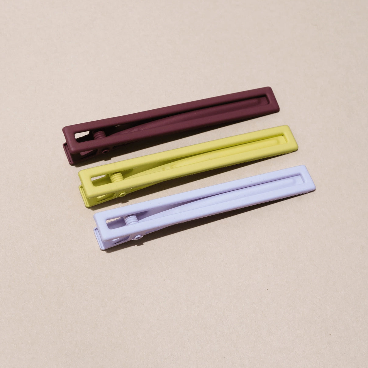 yarrow_alligator_hair_clips_desert_sky.webp